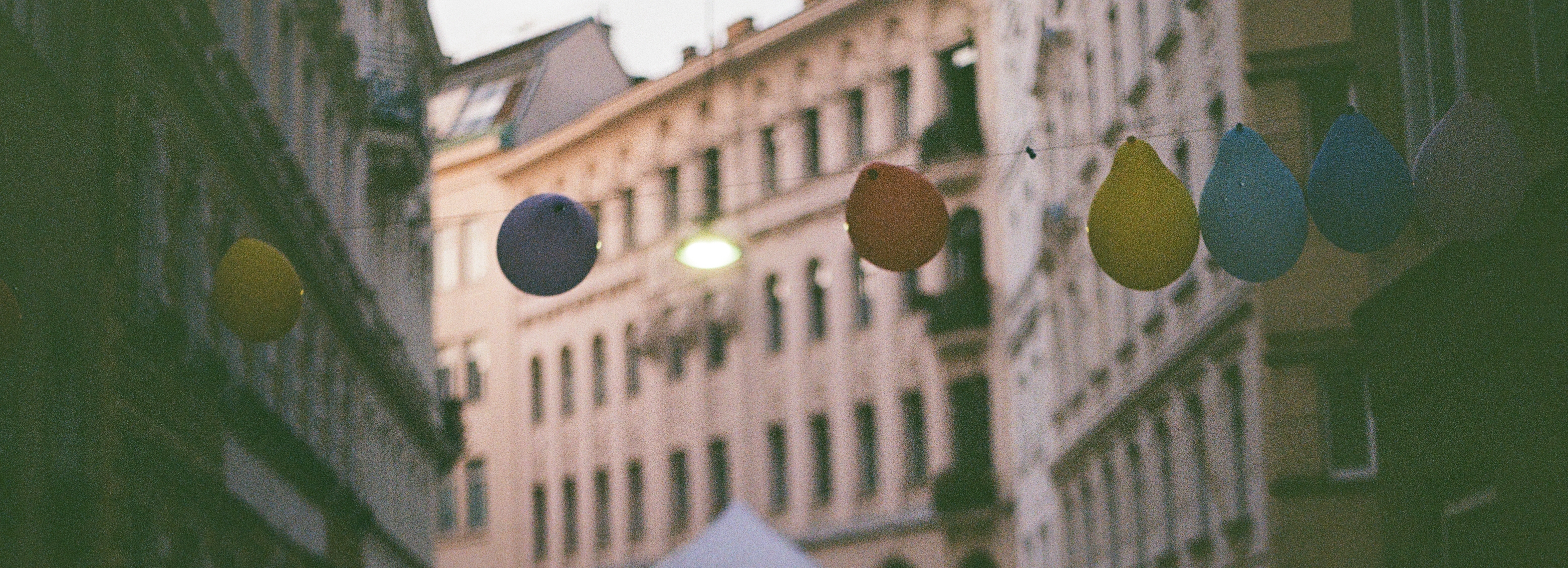 Foto mit Ballonen auf dem Mondscheingassenfest